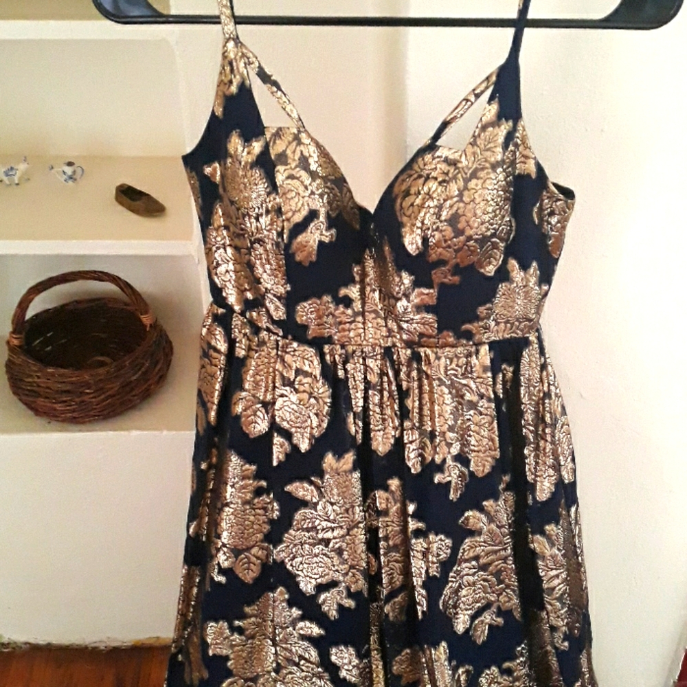 Dress - Picture 2 of 6
